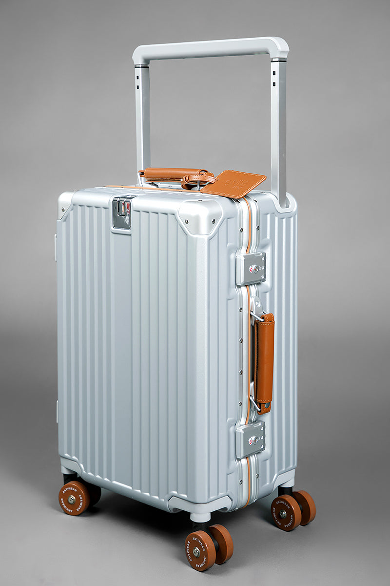 حقيبة سفر بإطار ألمنيوم