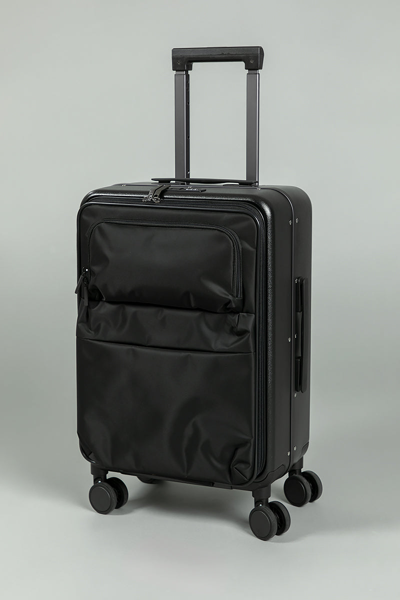 حقيبة سفر بعجلات دوّارة مع جيب أمامي عملي