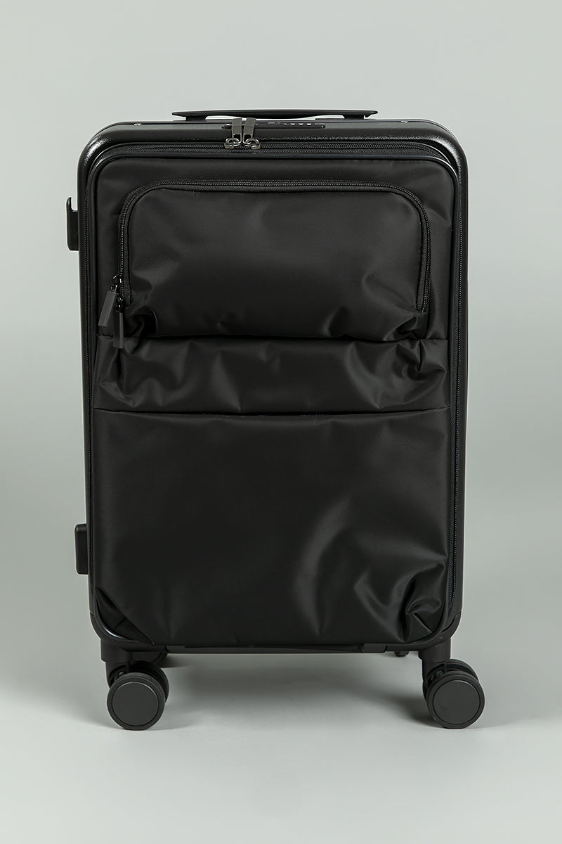 حقيبة سفر بعجلات دوّارة مع جيب أمامي عملي