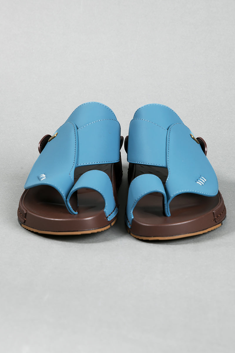 حذاء شرقي بتصميم عصري مريح