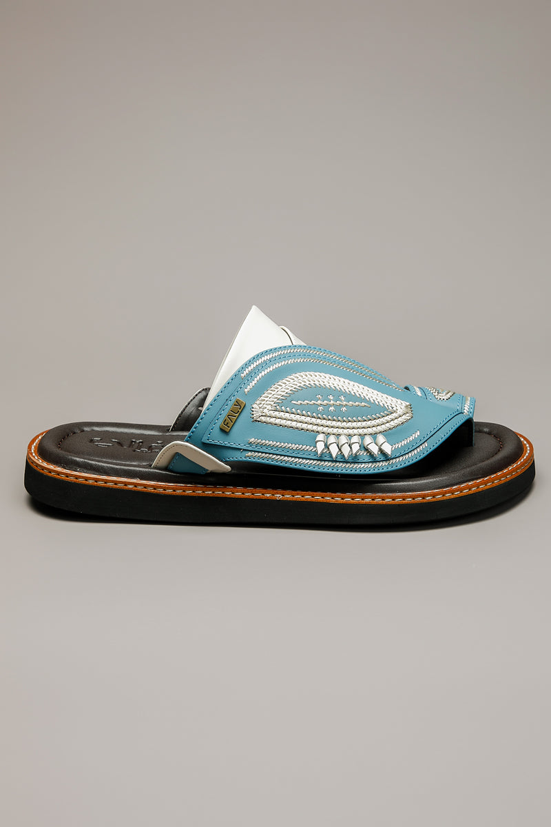 حذاء جلد بتصميم شرقي